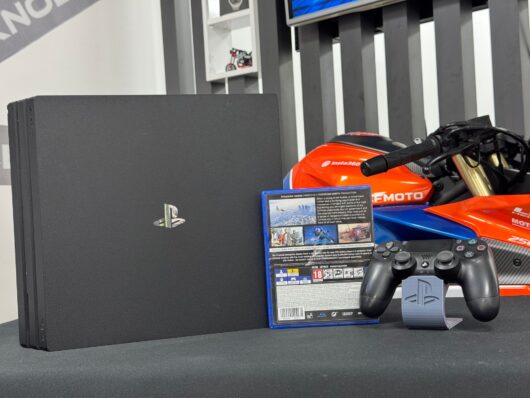 PlayStation 4 Pro 1TB Tek Kol + Grand Theft Auto 5 (GTA 5) Oyun CD’si (İKİNCİ EL) - Görsel 5