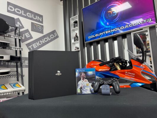PlayStation 4 Pro 1TB Tek Kol + Fifa 18 Oyun CD’si (İKİNCİ EL)