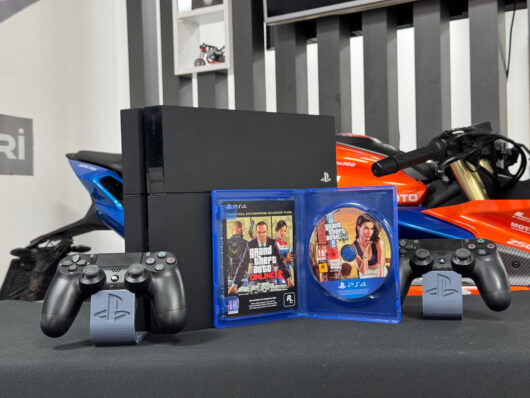 PlayStation 4 Fat 500GB Çift Kol + Grand Theft Auto (Gta5) Oyun CD’si (İKİNCİ EL) - Görsel 3