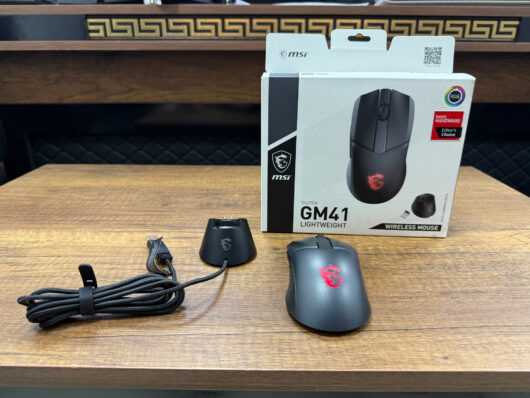 MSI Clutch GM41 LightWeight RGB Şarjlı Makrolu Ergonomik Optik Kablosuz Oyuncu Mouse (İKİNCİ EL) - Görsel 4