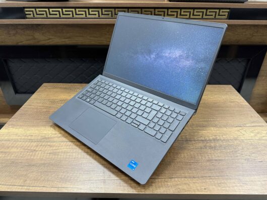 Dell Vostro 3520 Intel Core i5 1235U 8GB RAM 512GB SSD 15.6" FHD (İKİNCİ EL) - Görsel 3