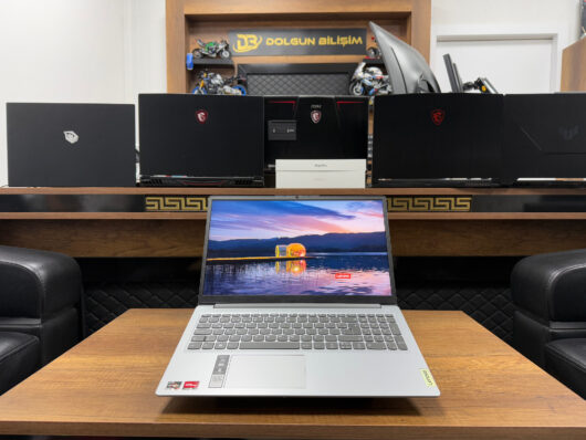 Lenovo IdeaPad 1 15ALC7 AMD Ryzen 5 5500U 8GB RAM 512GB SSD W11 15.6” FHD 82R400BLTX (İKİNCİ EL)