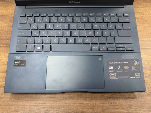 Asus ZenBook UX3405MA-PP086W Intel Core Ultra 5 125H 16GB RAM 512GB SSD W11 14” QHD+ OLED (İKİNCİ EL) - Görsel 3