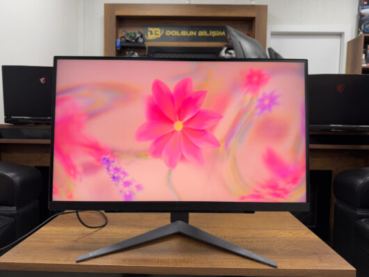 LG UltraGear 27GR83Q-B 27” 240Hz 1ms QHD 2K Pivot IPS Oyuncu Monitörü (İKİNCİ EL) - Görsel 2