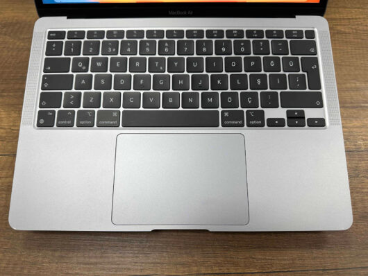 Apple MacBook Air M1 8GB RAM 256GB SSD macOS 13” QHD+ Uzay Grisi MGN63TU/A (İKİNCİ EL) - Görsel 3