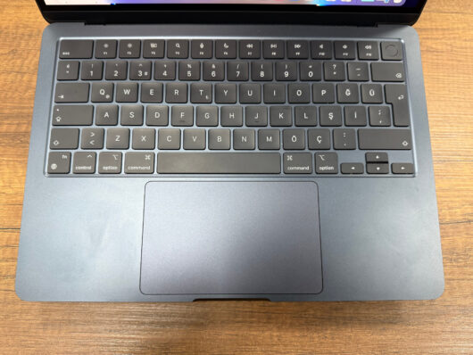 Apple MacBook Air M2 8GB RAM 256GB SSD 13.6” Gece Yarısı MLY33TU/A (İKİNCİ EL) - Görsel 2