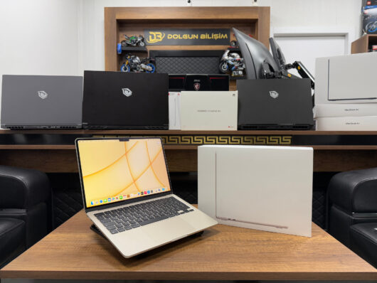 Apple MacBook Air M2 16GB RAM 256GB SSD 13.6” Yıldız Işığı MC7W4TU/A (İKİNCİ EL)