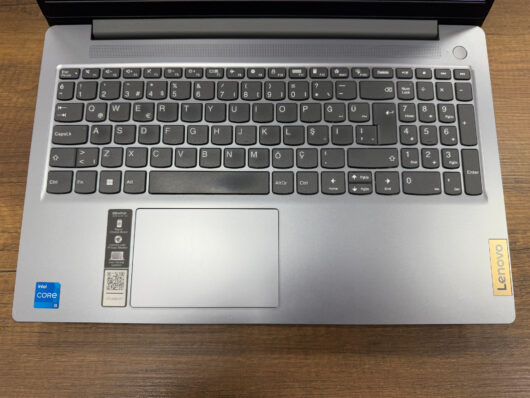 Lenovo IdeaPad Slim 3 15IAH8 Intel Core i5 12450H 16GB RAM 512GB SSD W11 15.6” FHD 83ER00FWTR (İKİNCİ EL) - Görsel 2