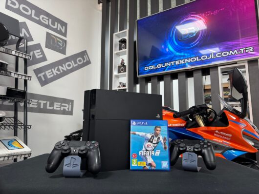 PlayStation 4 Fat 500GB Çift Kol + Fifa 19 Oyun CD’si (İKİNCİ EL)
