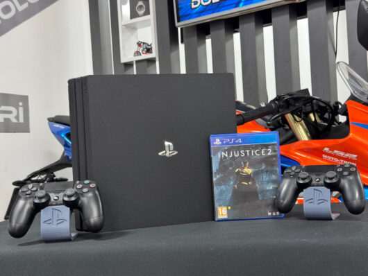 PlayStation 4 Pro 1TB Çift Kol + İnjustice 2 Oyun CD’si (İKİNCİ EL) - Görsel 2