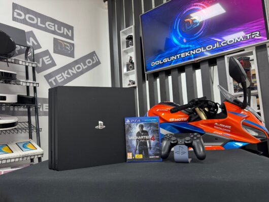 PlayStation 4 Pro 1TB Tek Kol + Uncharted 4 Oyun CD’si (İKİNCİ EL)