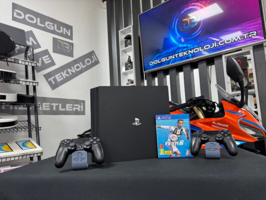 PlayStation 4 Pro 1TB Çift Kol + Fifa 19 Oyun CD’si (İKİNCİ EL)