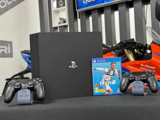 PlayStation 4 Pro 1TB Çift Kol + Fifa 19 Oyun CD’si (İKİNCİ EL) - Görsel 2