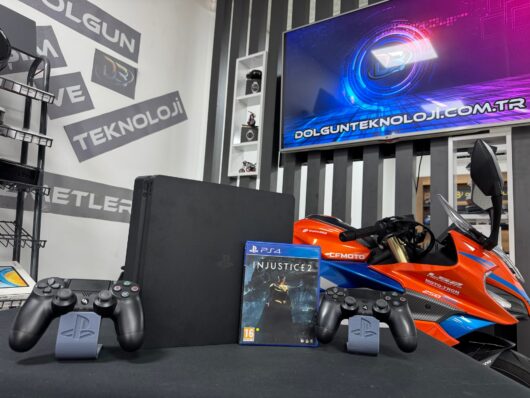 PlayStation 4 Slim 500GB Çift Kol + İnjustice 2 Oyun CD’si (İKİNCİ EL)