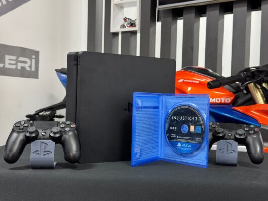 PlayStation 4 Slim 500GB Çift Kol + İnjustice 2 Oyun CD’si (İKİNCİ EL) - Görsel 3