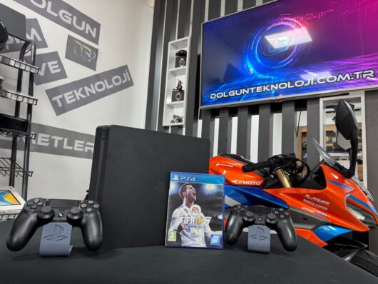 PlayStation 4 Slim 500GB Çift Kol + Fifa 18 Oyun CD’si (İKİNCİ EL)