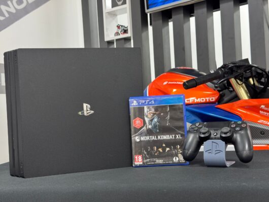 PlayStation 4 Pro 1TB Tek Kol + Mortal Kombat XL Oyun CD’si (İKİNCİ EL) - Görsel 2