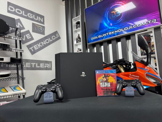 PlayStation 4 Pro 1TB Çift Kol + Red Dead Redemption 2 (RDR 2) Oyun CD’si (İKİNCİ EL)