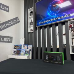 Razer Edge Gaming Tablet ve Kishi V2 Pro Kontrolcü (İKİNCİ EL)