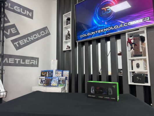 Razer Edge Gaming Tablet ve Kishi V2 Pro Kontrolcü (İKİNCİ EL)