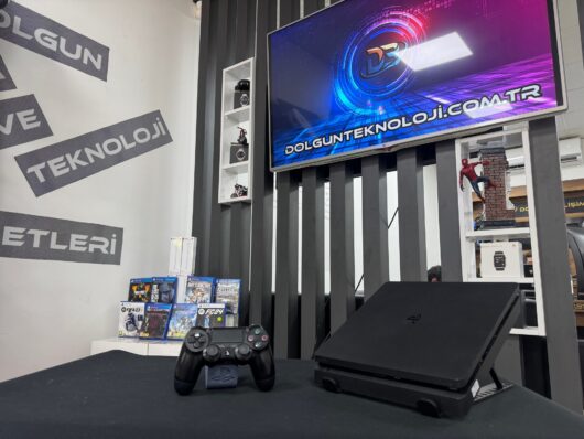 PlayStation 4 Slim 500GB Tek Kol CD (İKİNCİ EL)