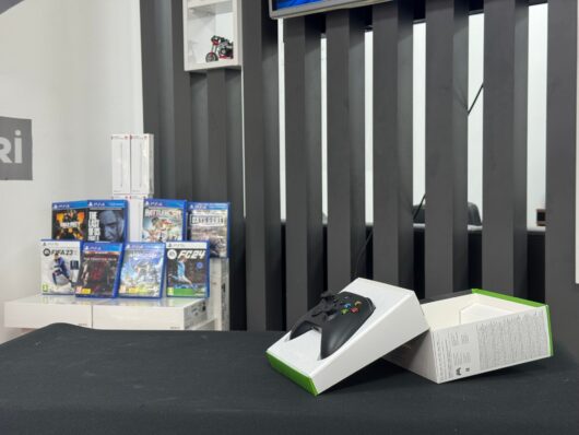 Xbox 9. Nesil Siyah Kol Kutulu (İKİNCİ EL) - Görsel 4