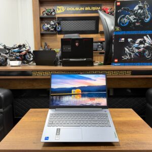 Lenovo IP Slim 3 15IRH8 i7-13620H 16GB 512GB W11 83EM00C4TRK