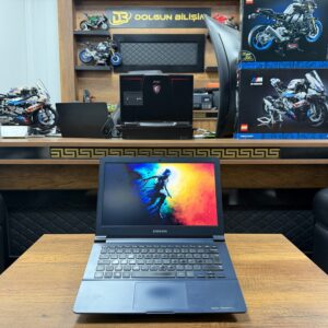 Samsung NP905S3G Quad Core 4Gb 120Ssd 14" Dizüstü Bilgisayar