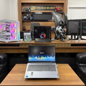 Lenovo IdeaPad Slim 3 i5-12450H 8GB 512GB 15.6” 83ER00FVTR Dizüstü Bilgisayar (İKİNCİ EL)